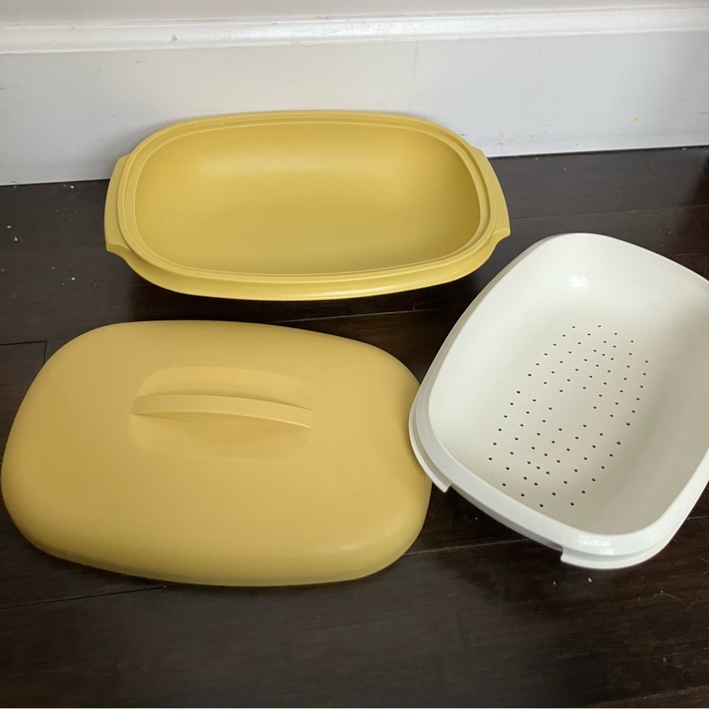 Tupperware yellow /Cream 3 piece Steamer Set with lid